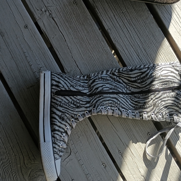 Coms - Picture 11 of 14